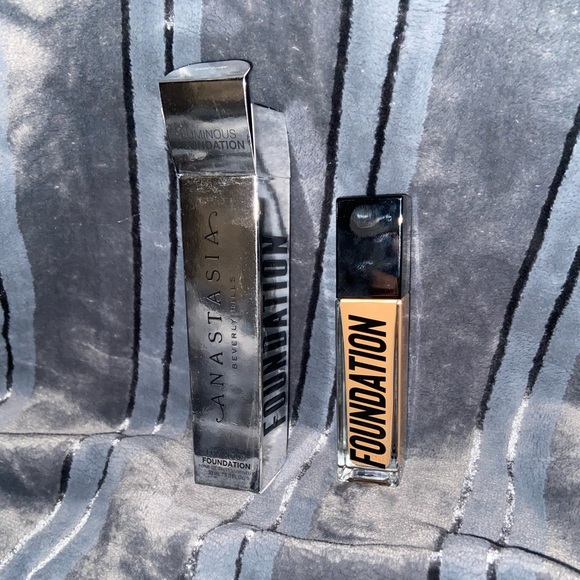 Anastasia Beverly Hills Luminous Foundation - Shade 360C - Picture 1 of 3